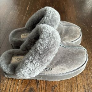 Grey platform Ugg slides, size 8